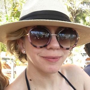 Meet your Posher, Christina